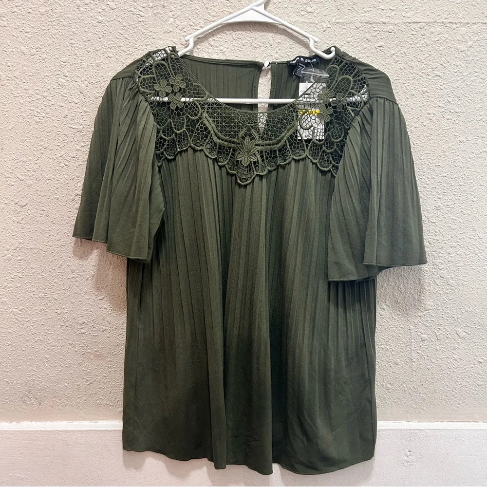 Cable & Gauge Pleated Blouse with Lace Detail in Dry Oregano NWT M
